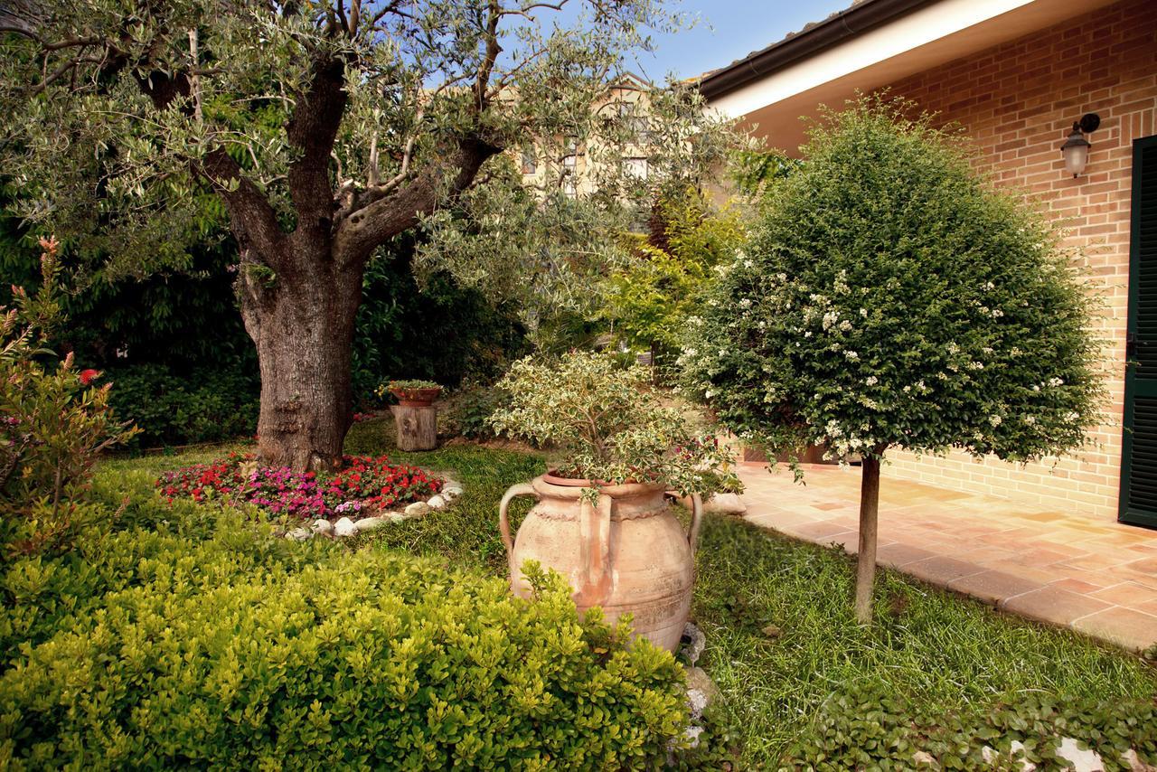 Ai Quattro Ulivi B&B Monte Urano Экстерьер фото